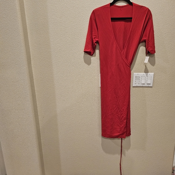 Wrap red dress small to medium nwt Christmas - Picture 3 of 5